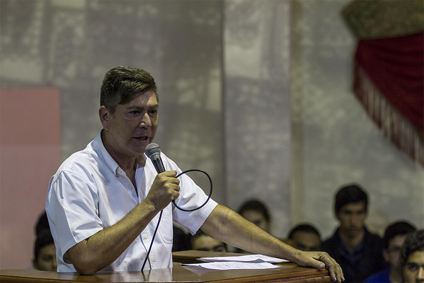 Maestro Carlos Oceguera en pódium finado