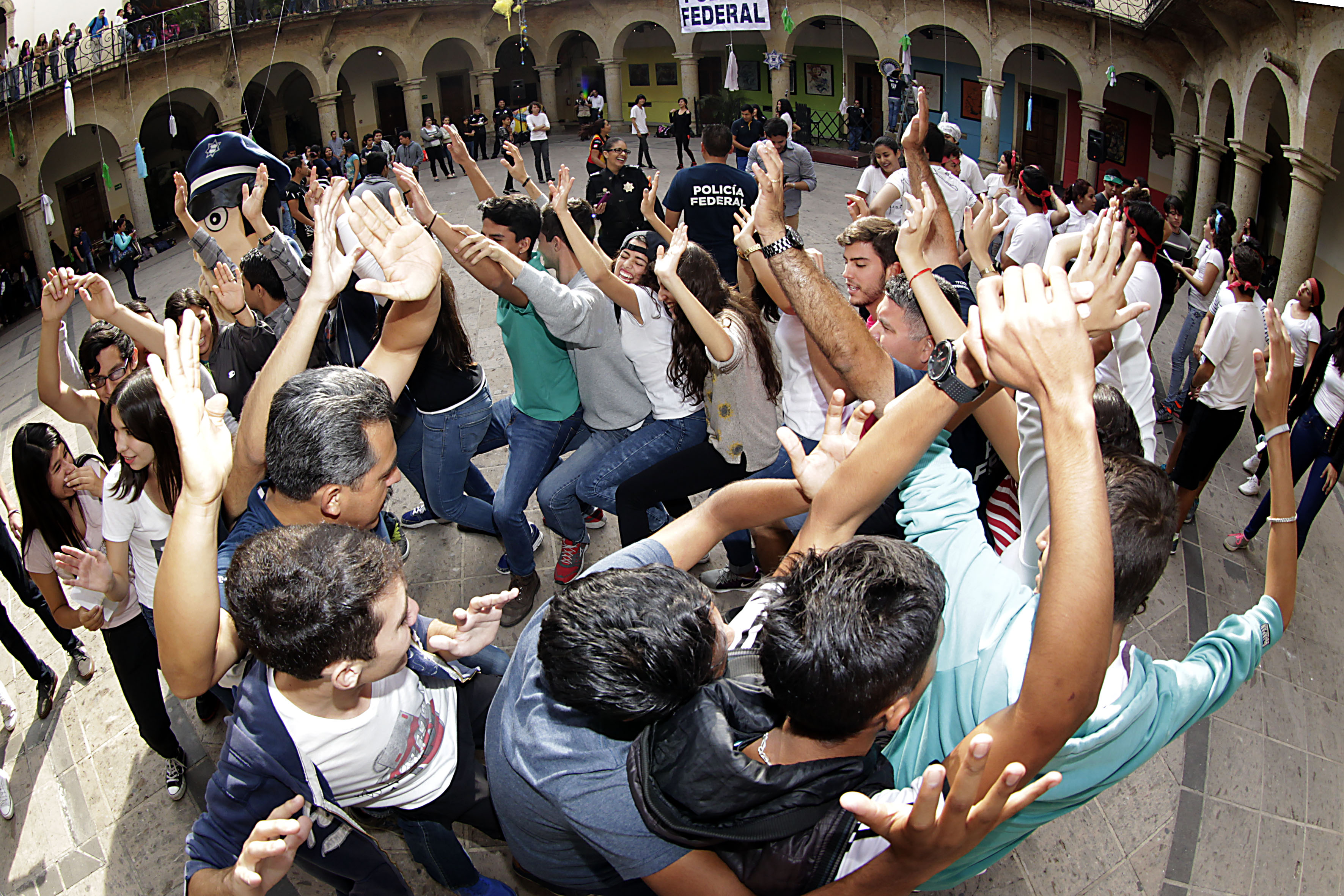SEMS promueve seguridad con rally en Preparatoria de Jalisco
