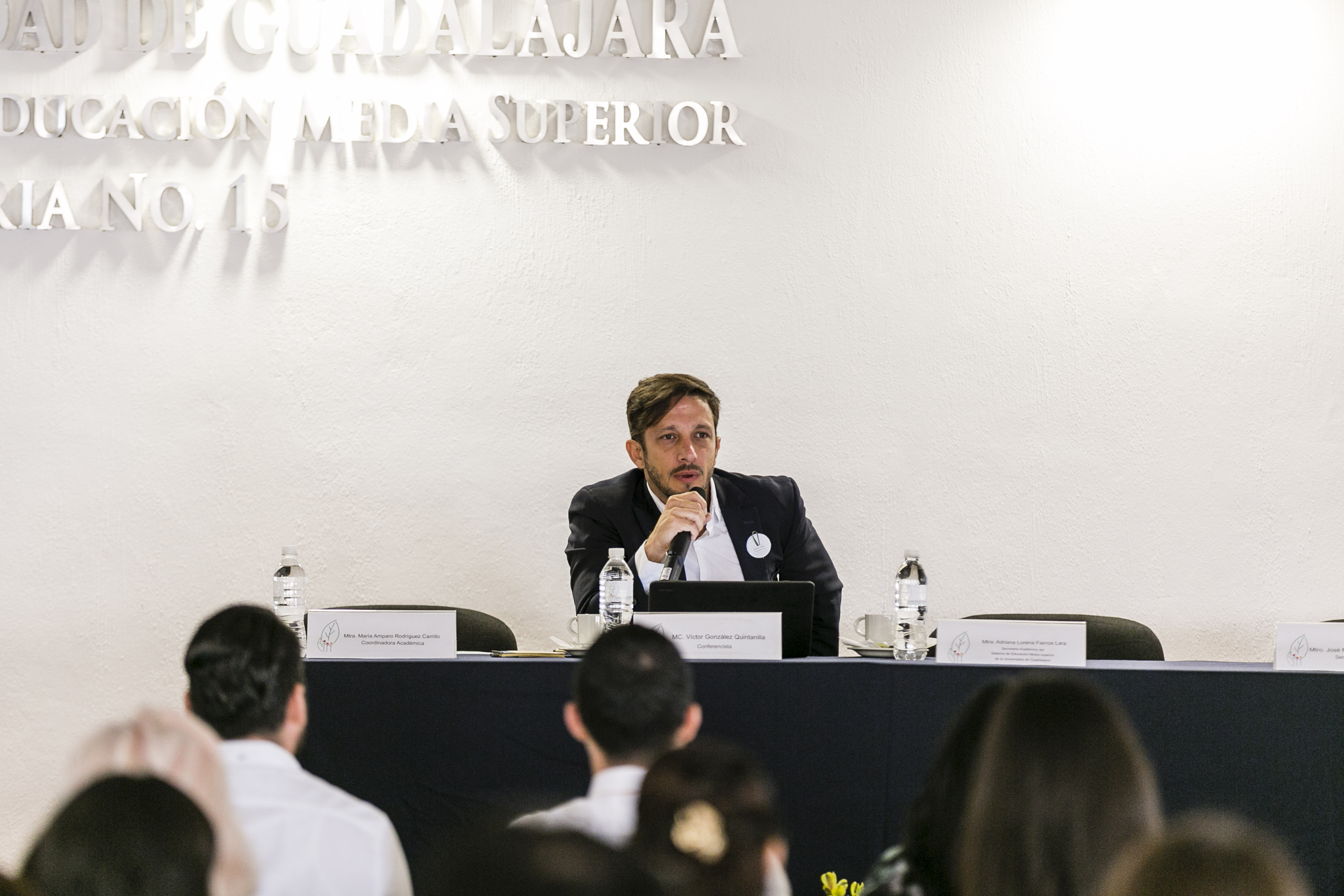 Ponente durante conferencia inaugural