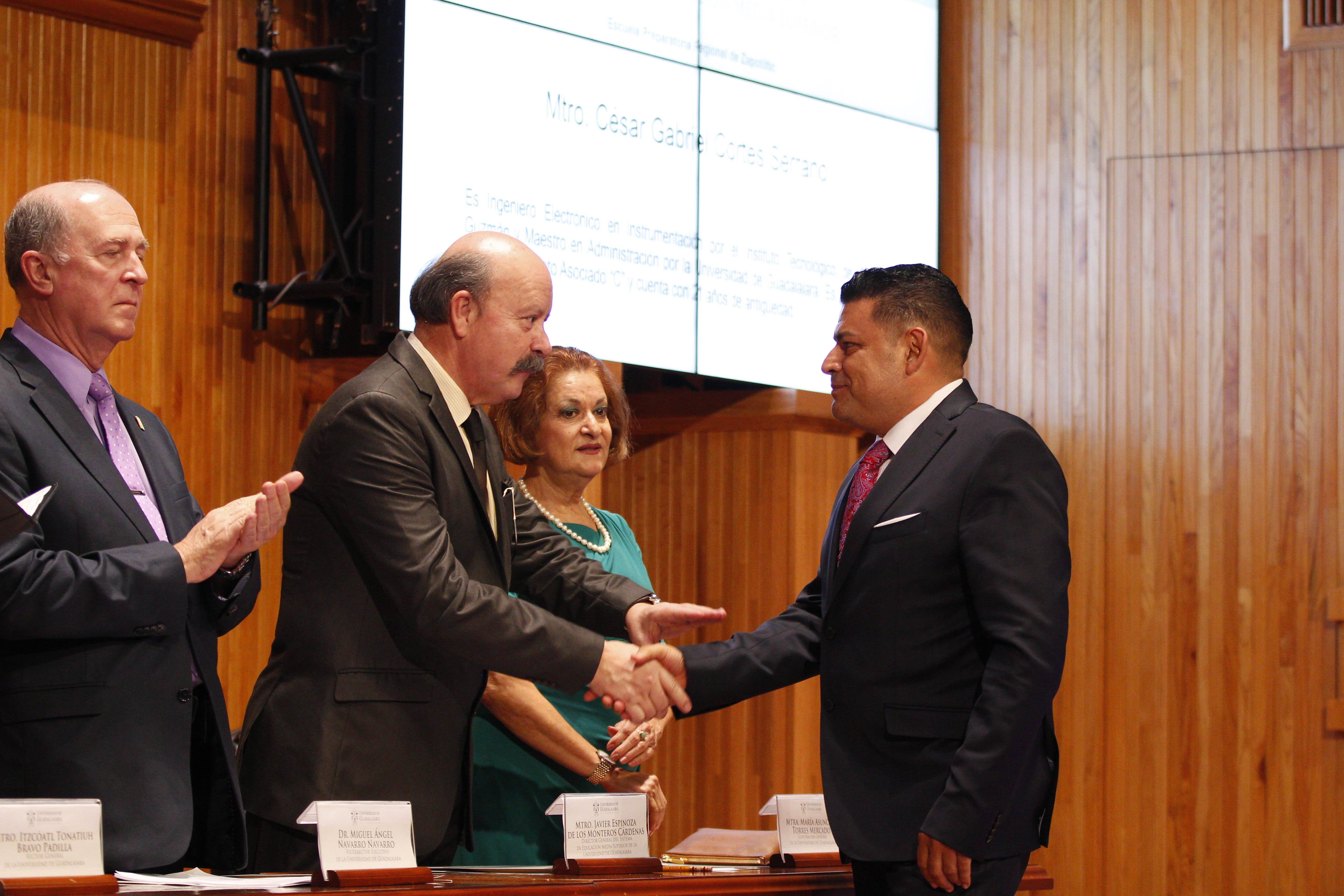 Entregan nombramientos a 66 directores de preparatorias