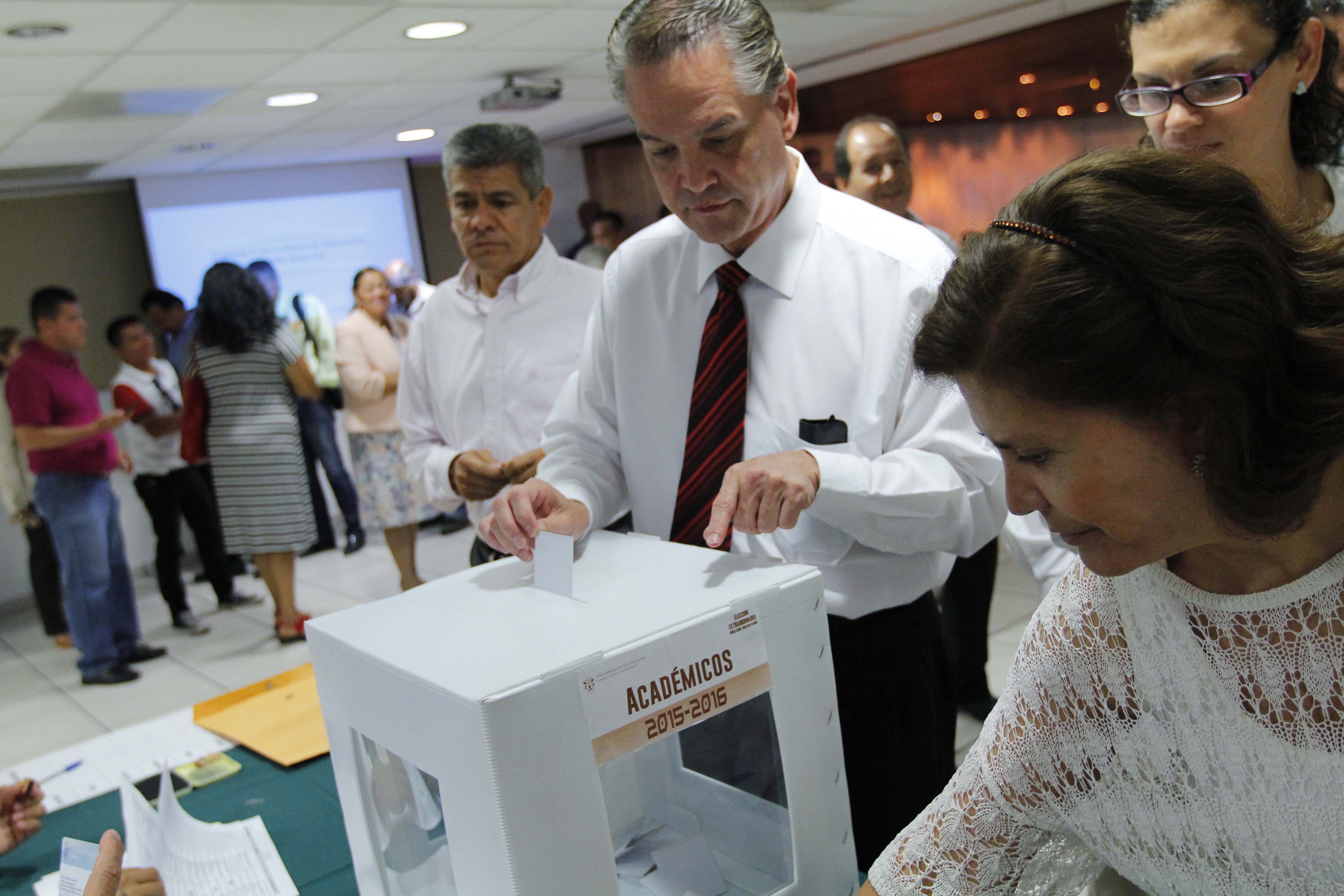 Realiza CUEMS sesión extraordinaria