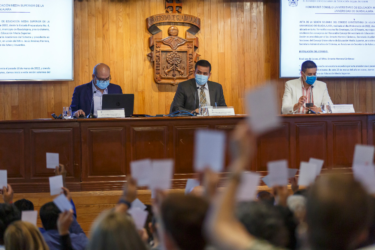 Autoridades del evento en presídium