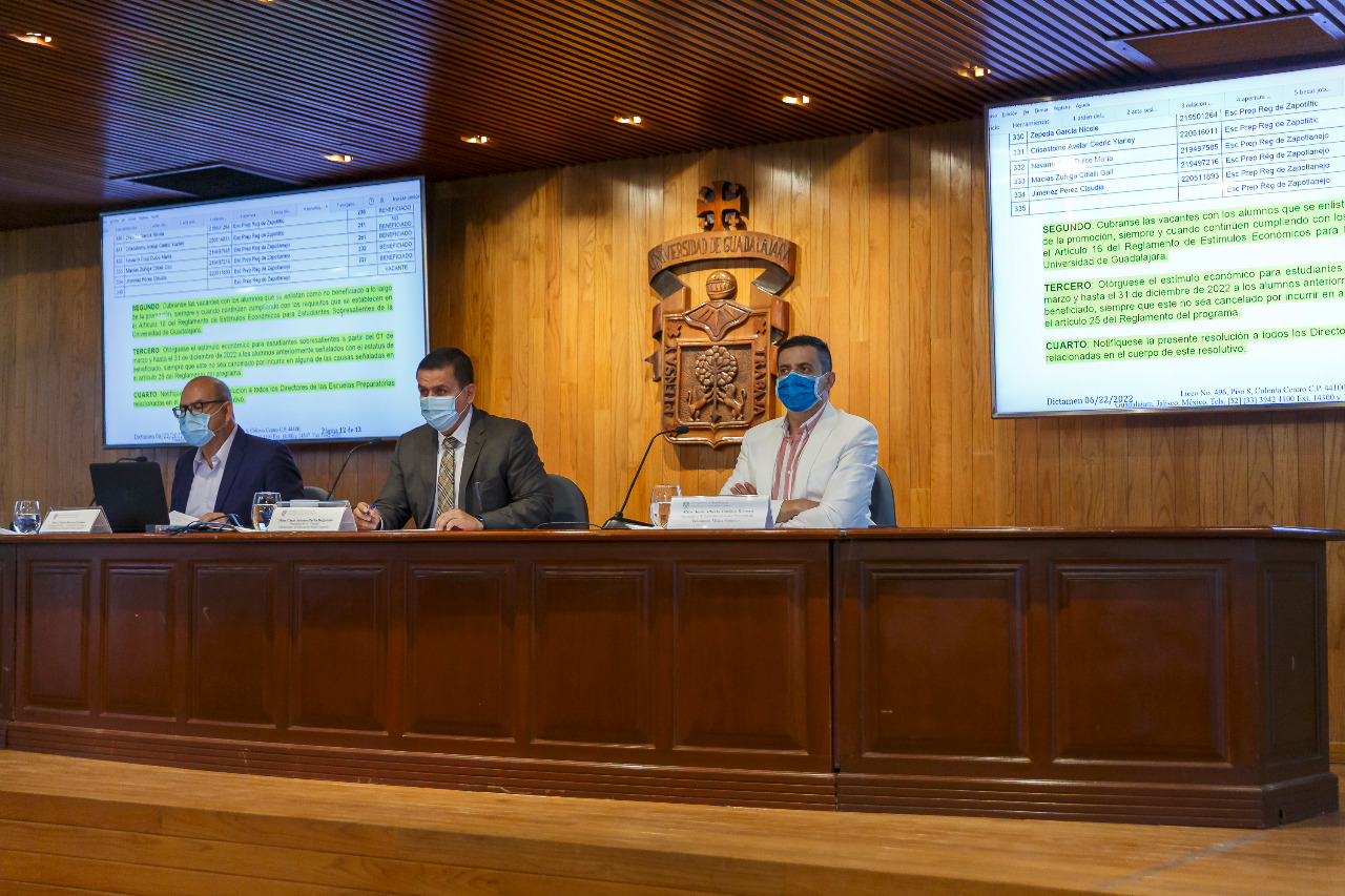 Autoridades del evento en presídium