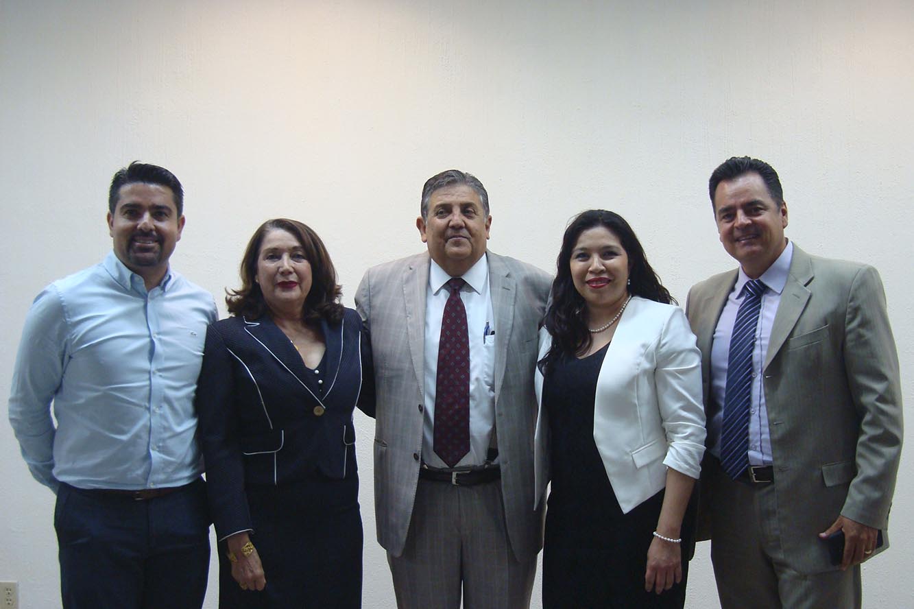Autoridades del presidium