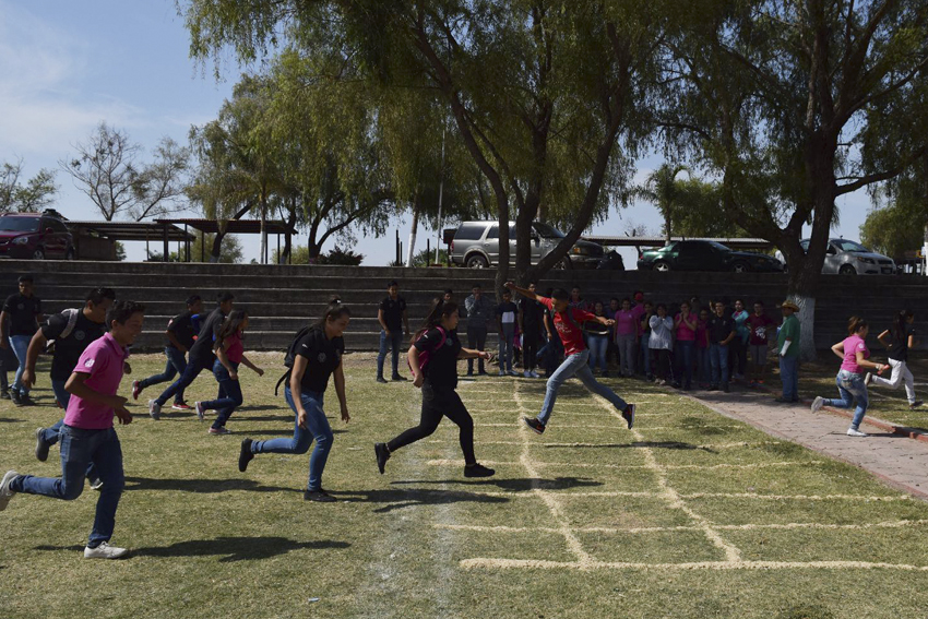 Alumnos en campo