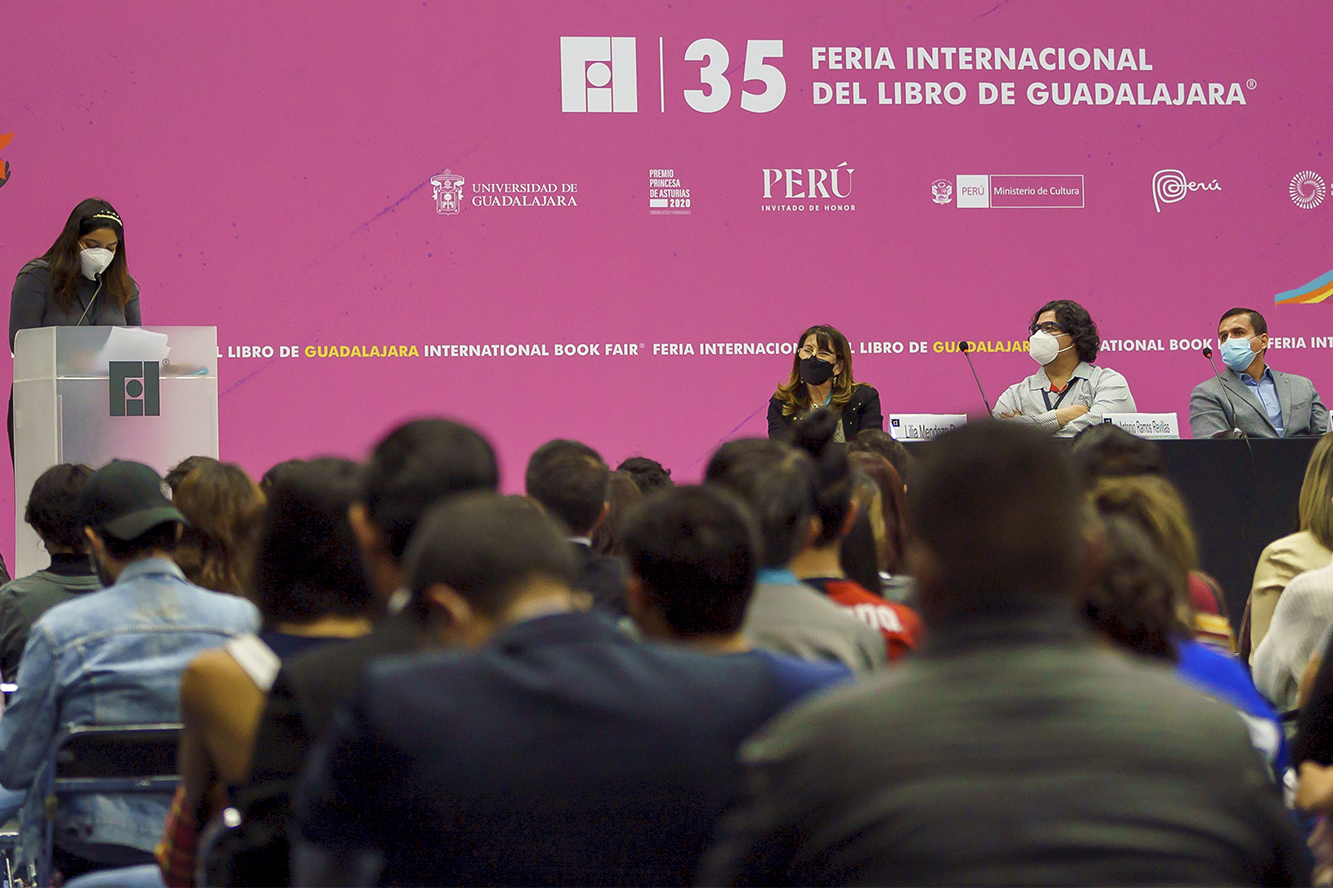 Autoridades del evento en presídium