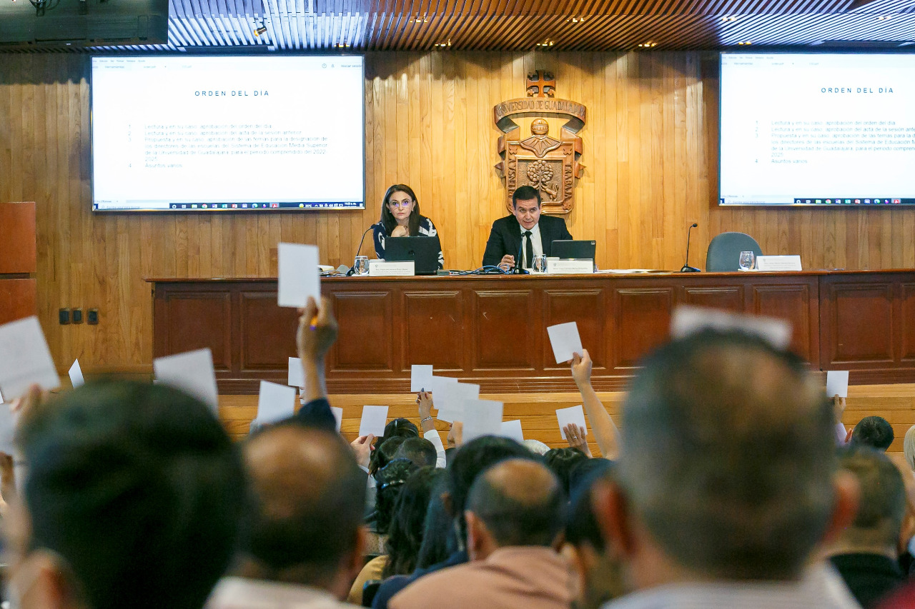 Autoridades del evento en presídium