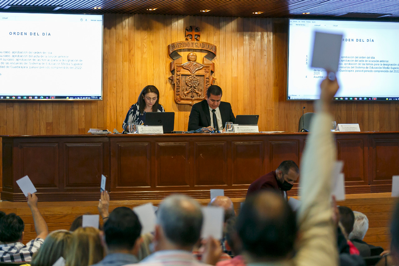 Autoridades del evento en presídium