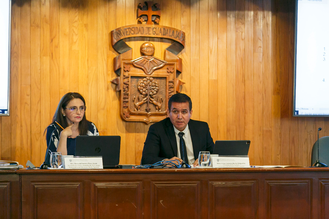 Autoridades del evento en presídium
