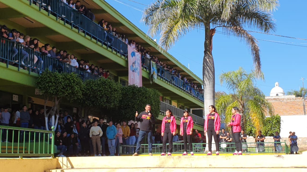 Integrantes de la escudería Girls Tonaltech Racing