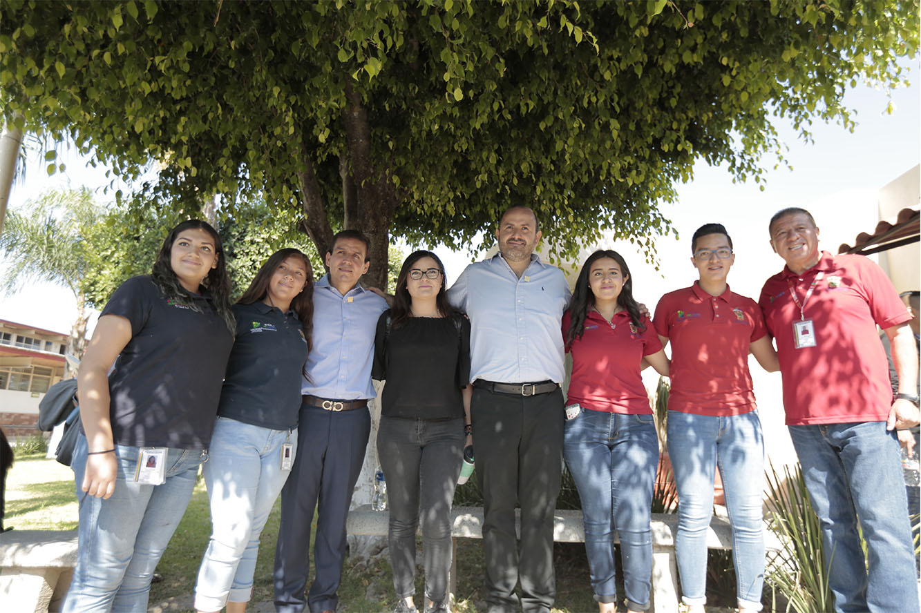 Autoridades del evento en instalaciones del plantel