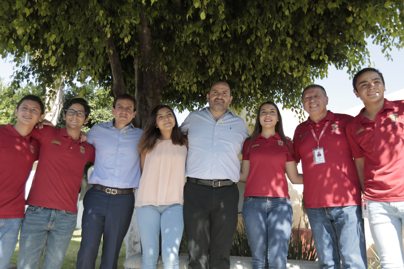 Autoridades del evento en instalaciones del plantel