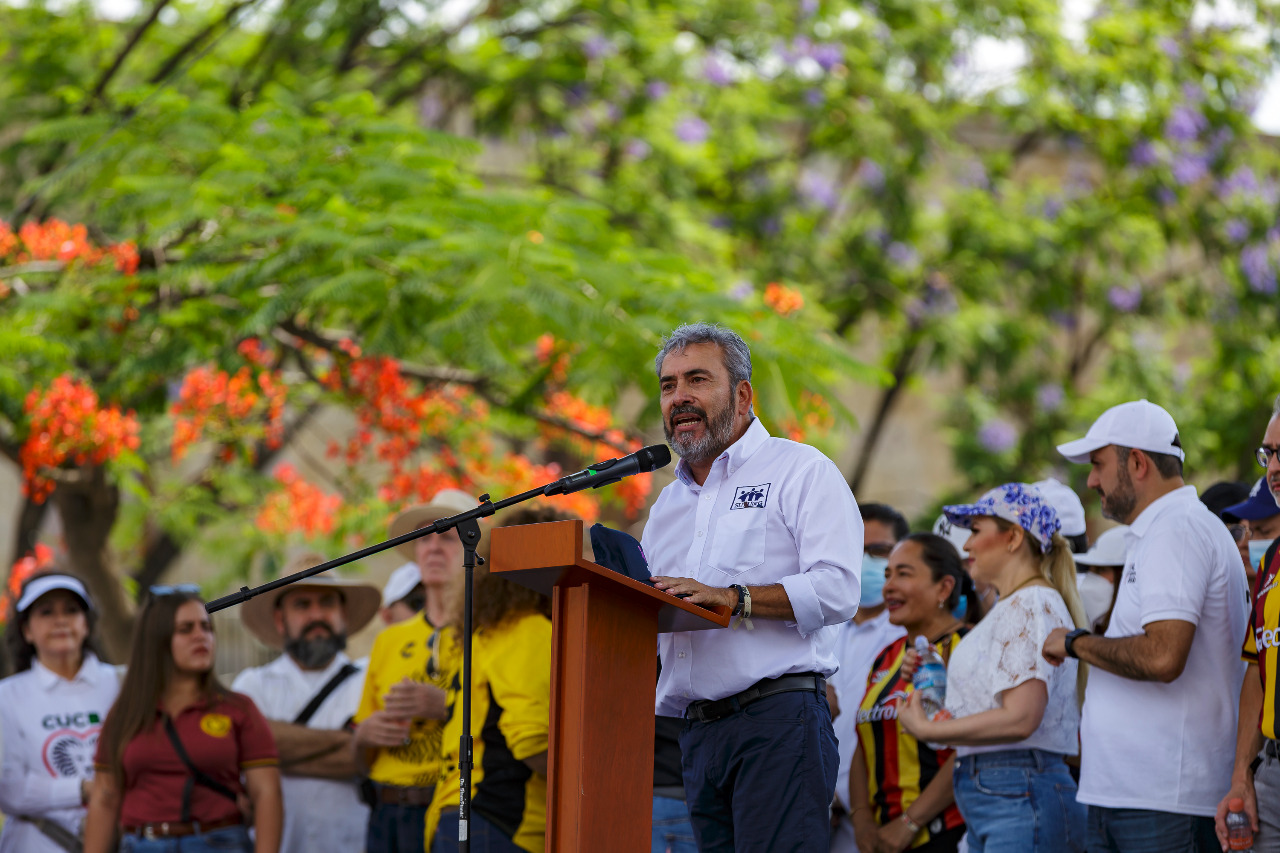 Participantes en contingente marchar por la autonomía y un presupuesto digno para la UdeG