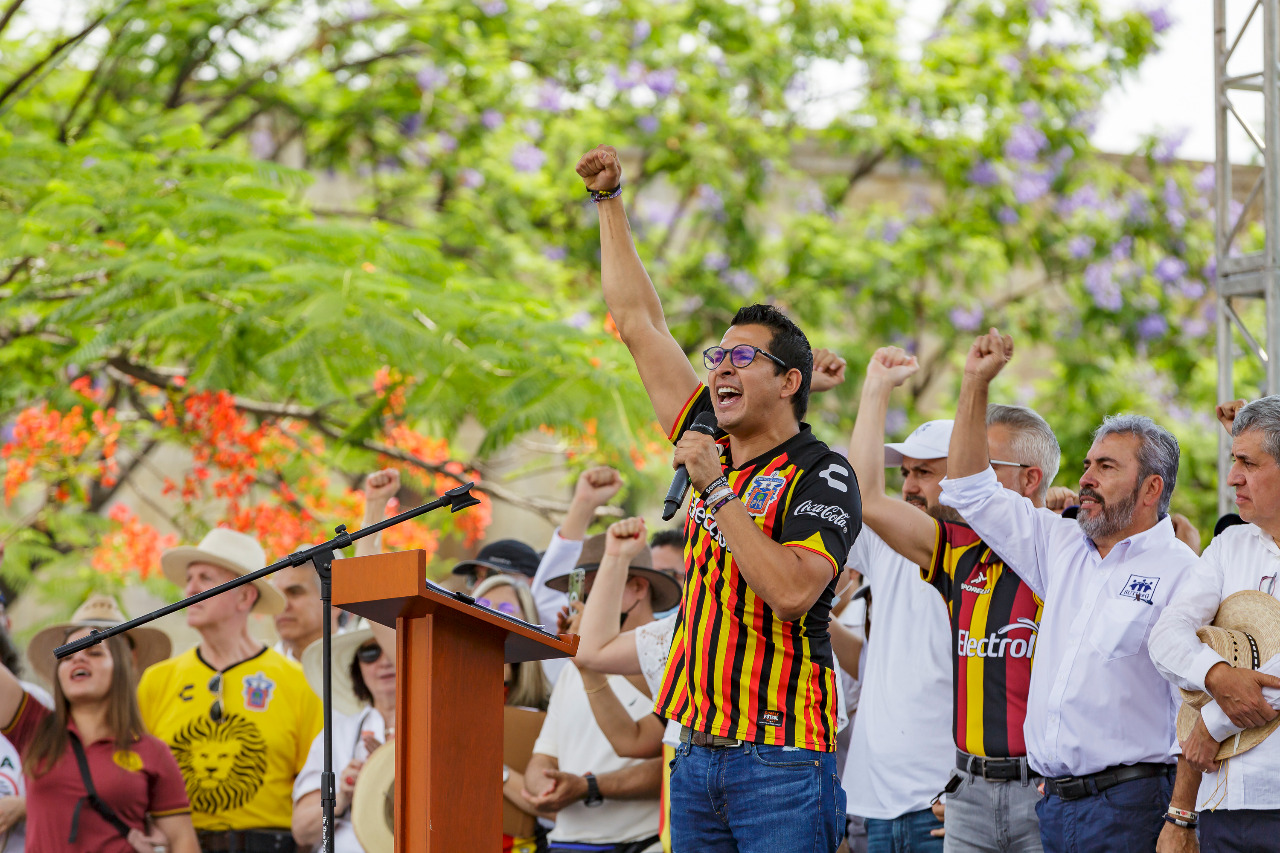 Participantes en contingente marchar por la autonomía y un presupuesto digno para la UdeG