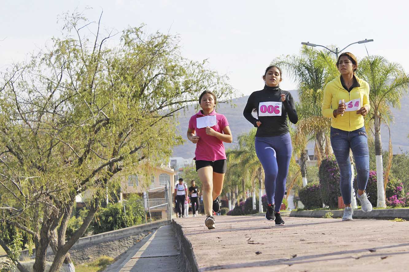 Alumnas corriendo