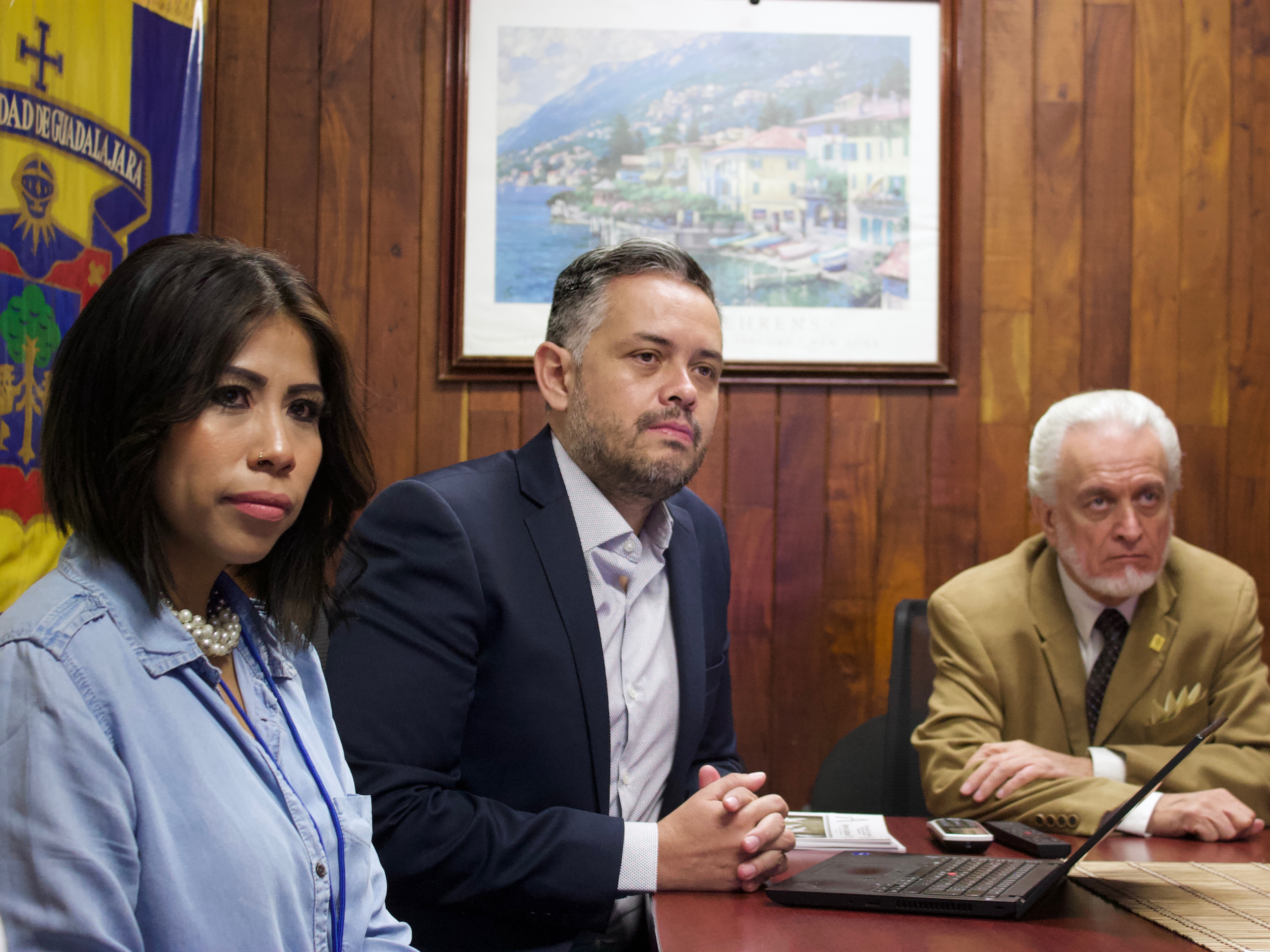 Autoridades del evento en reunión