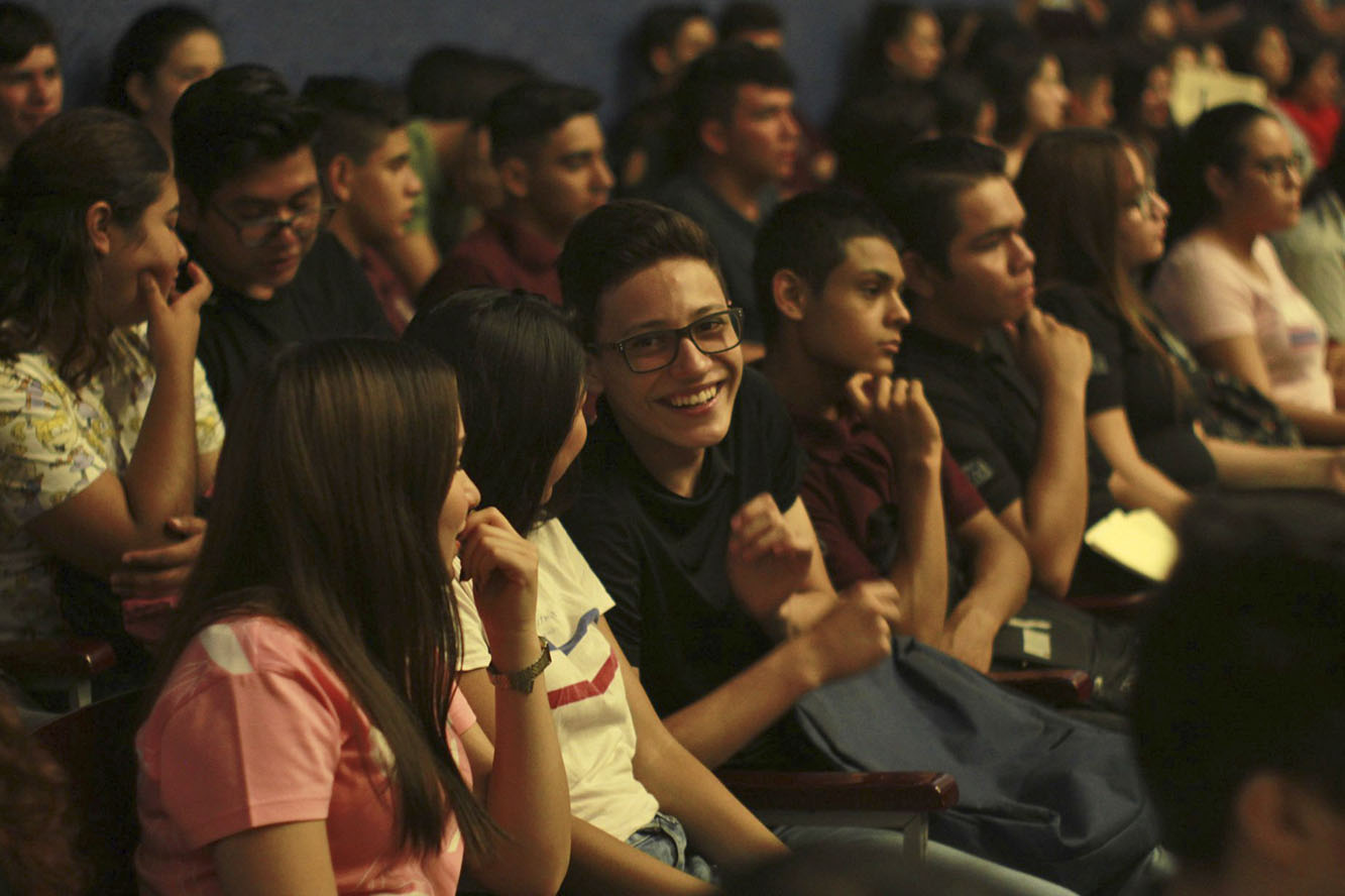 Alumnos en auditorio