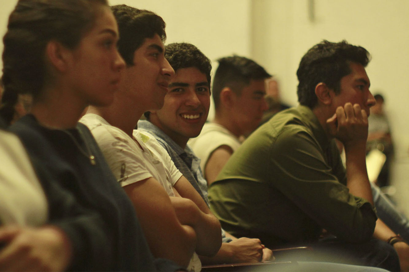 Alumnos en auditorio
