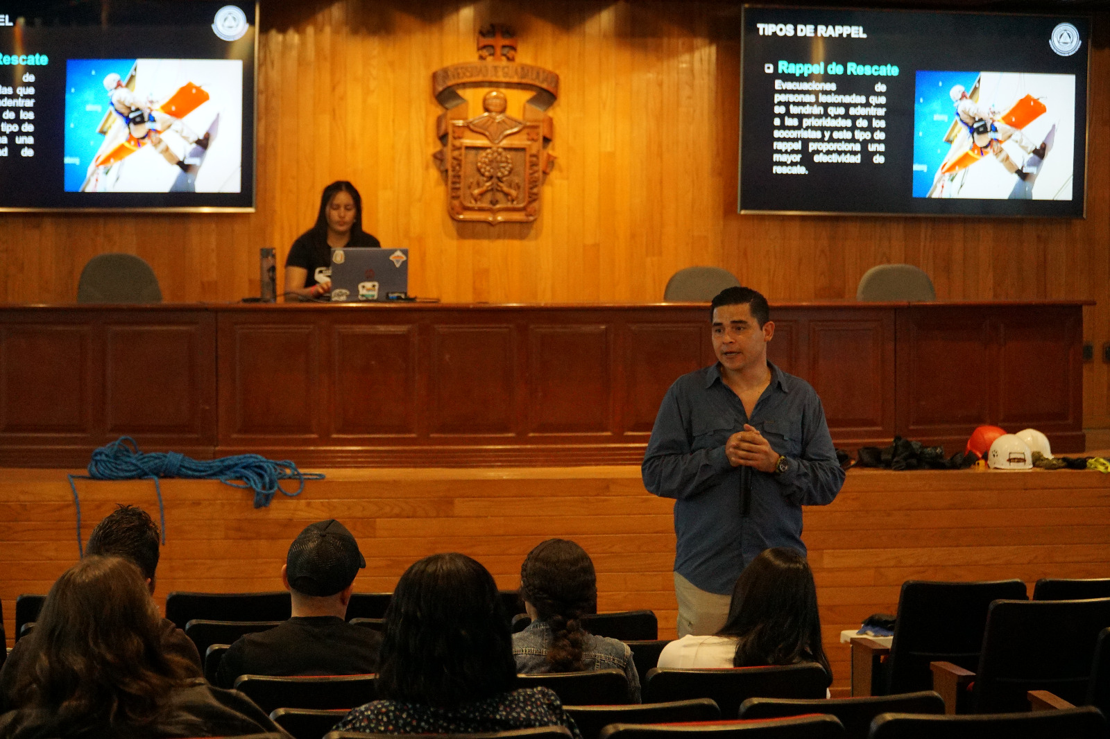 participantes realizando la actividad