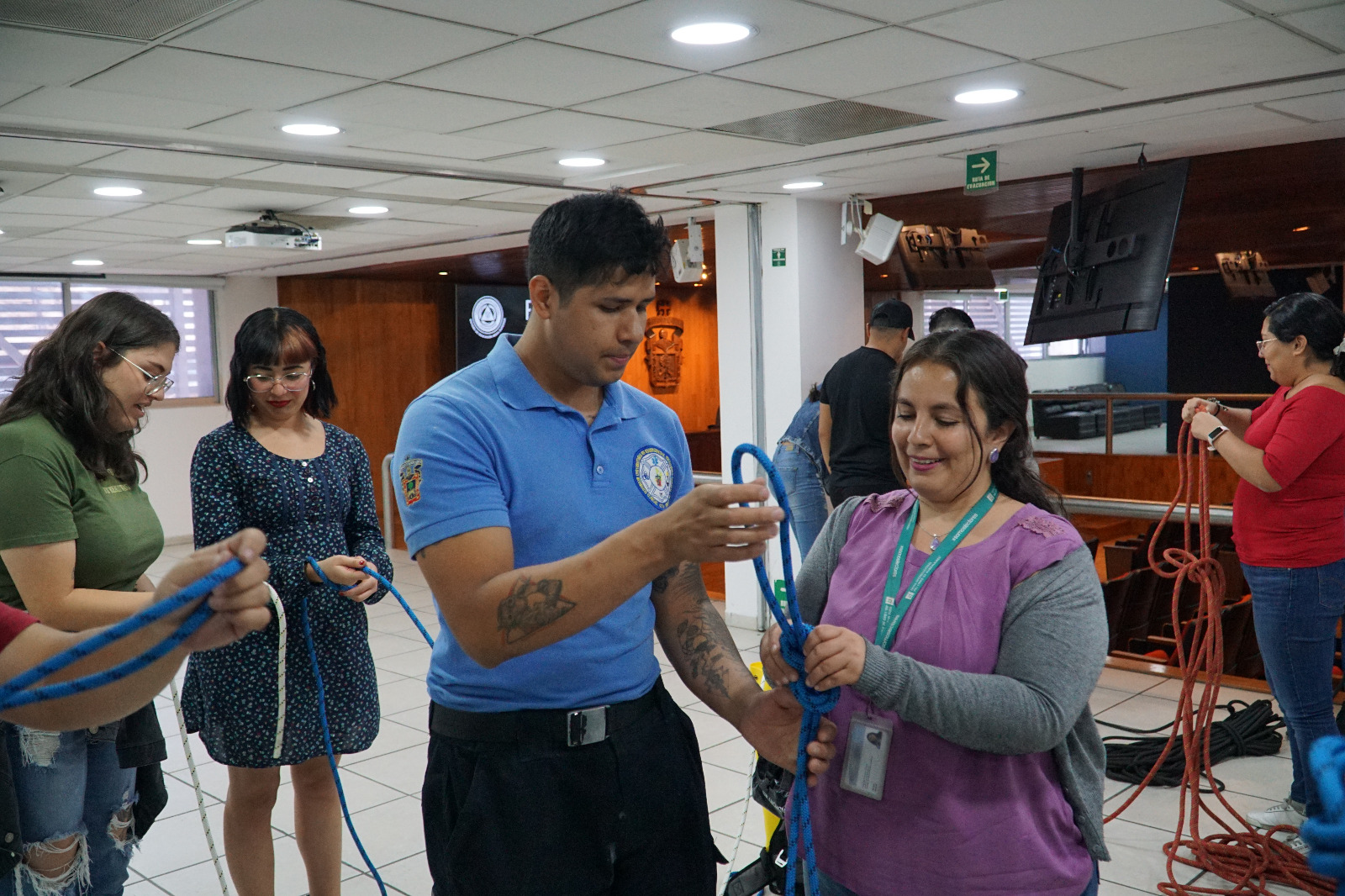 participantes realizando la actividad