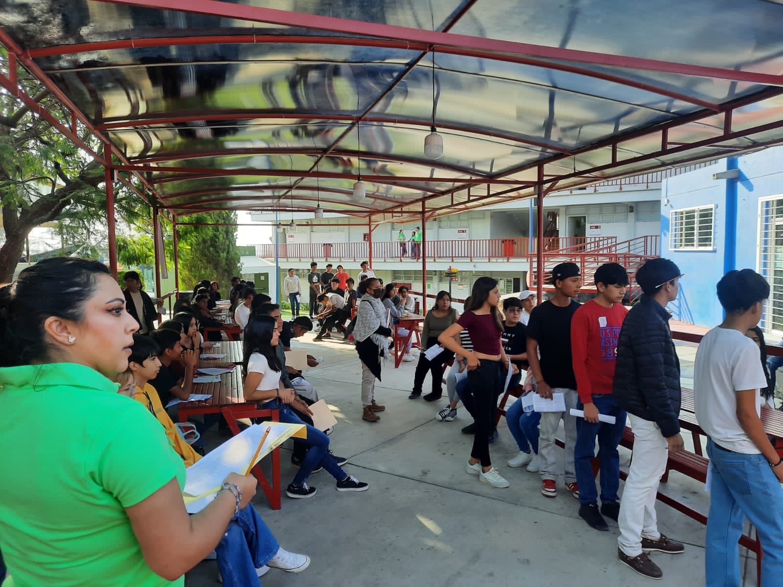 aspirantes en examen de admisión a bachillerato de u d g