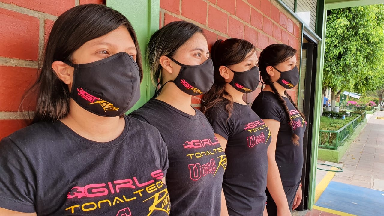 Integrantes de la escudería Girls Tonaltech Racing