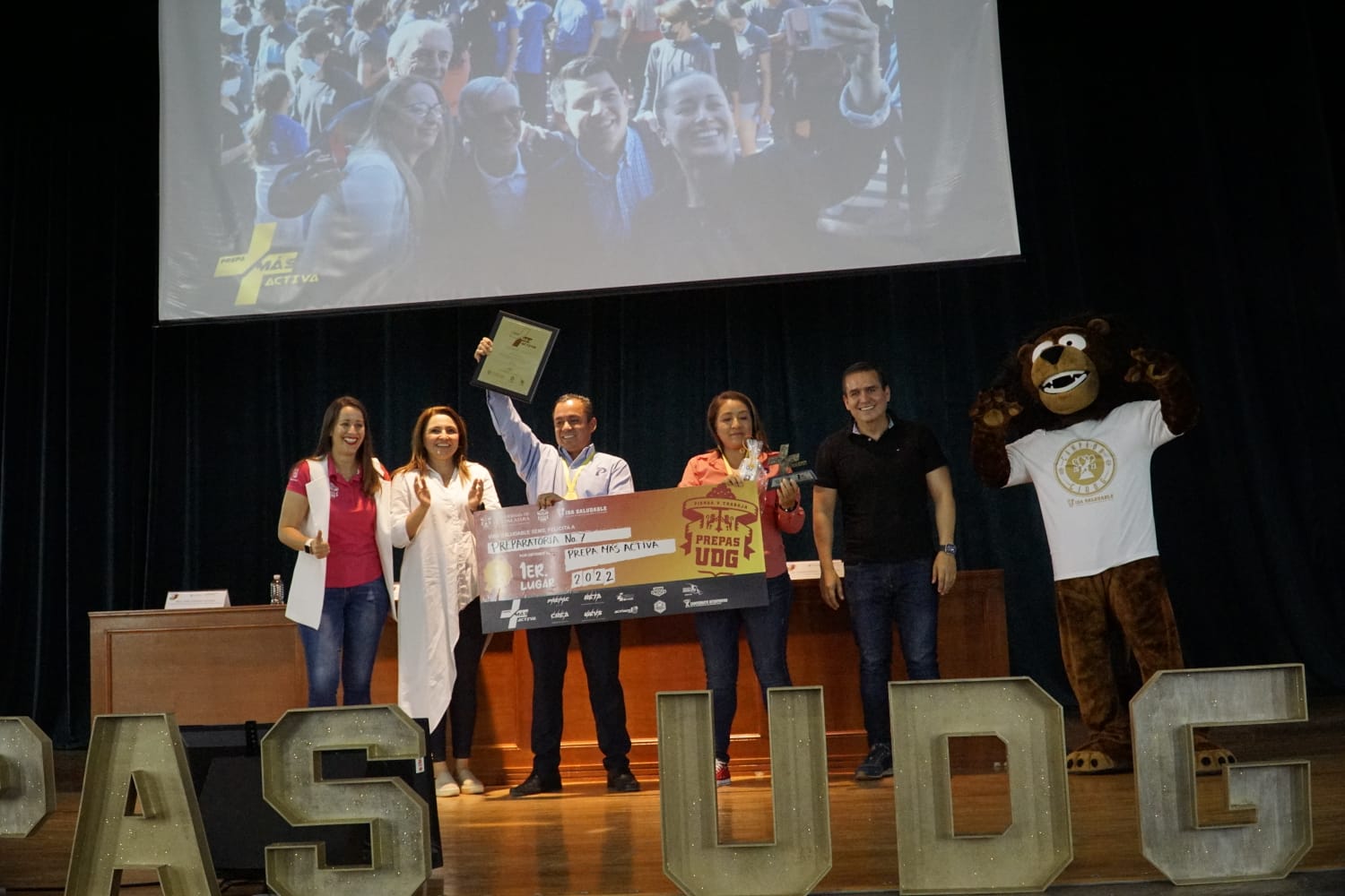 premian ganadores de concursos de Vida Saludable