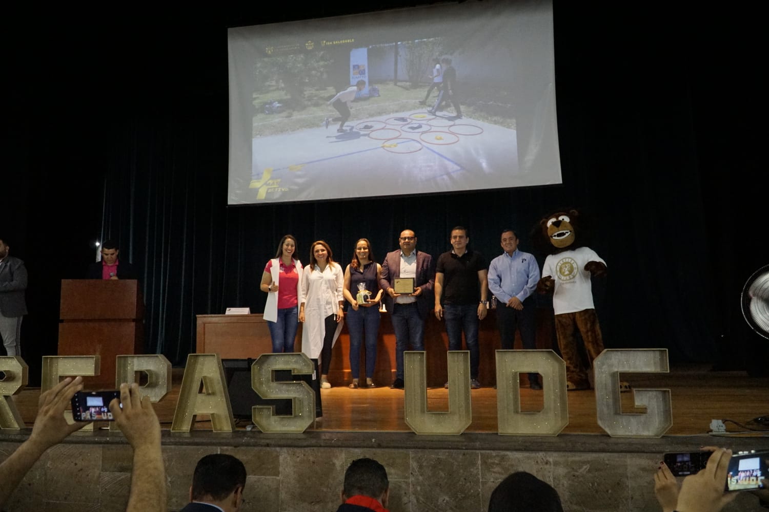 premian ganadores de concursos de Vida Saludable