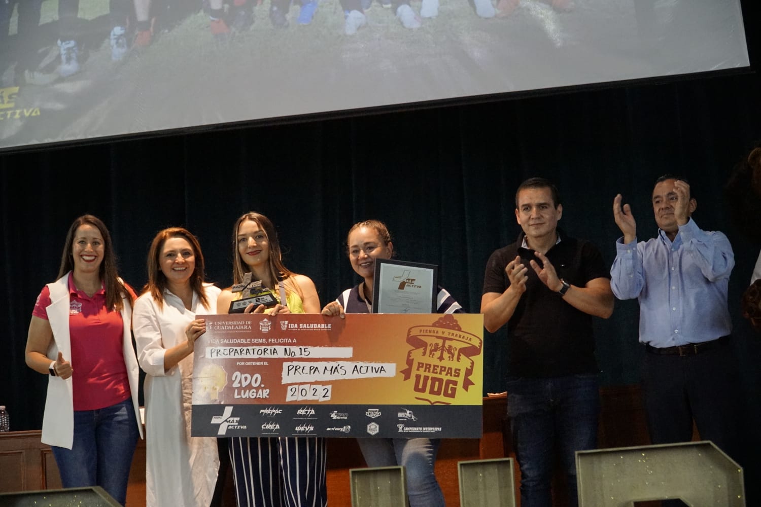 premian ganadores de concursos de Vida Saludable