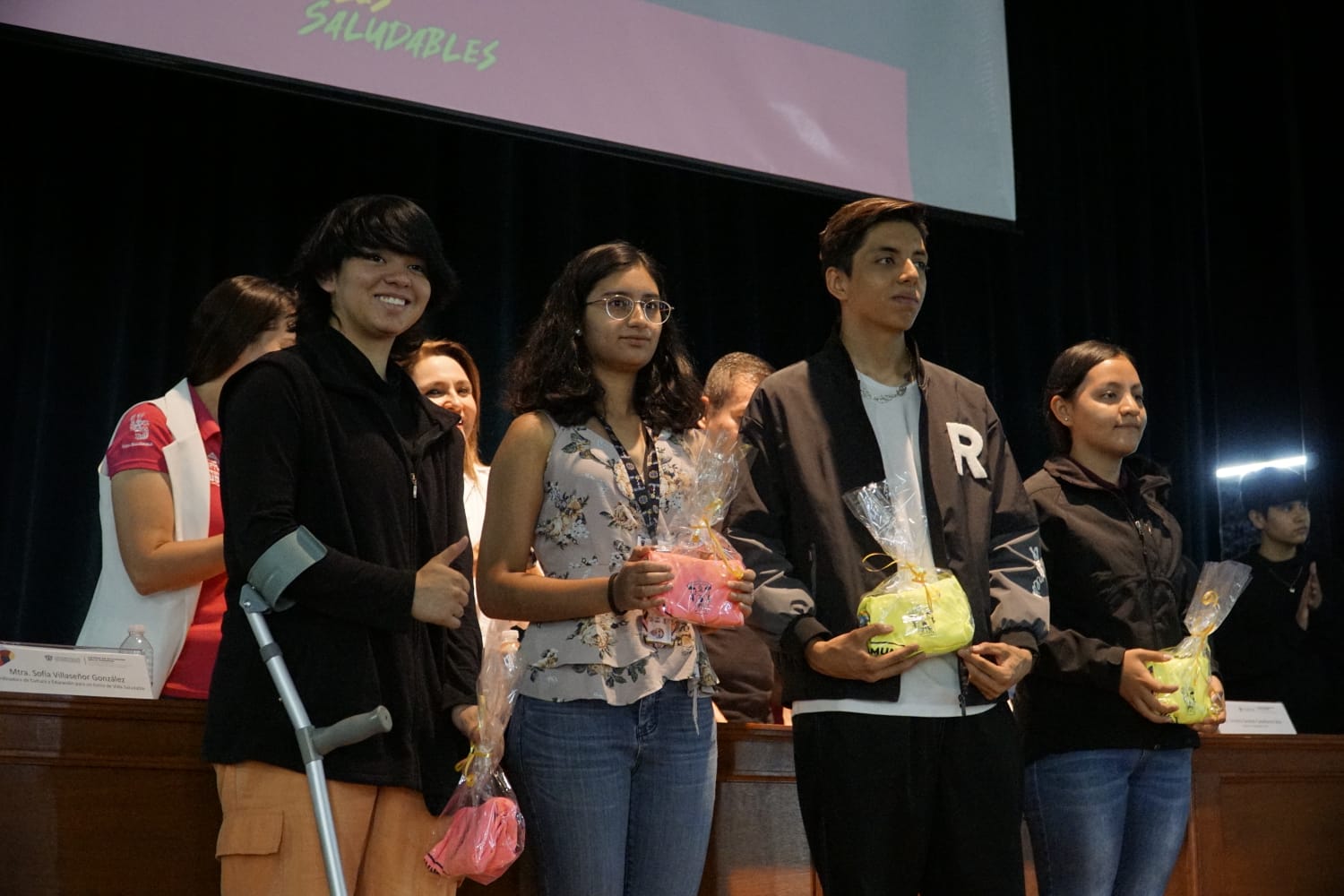 premian ganadores de concursos de Vida Saludable