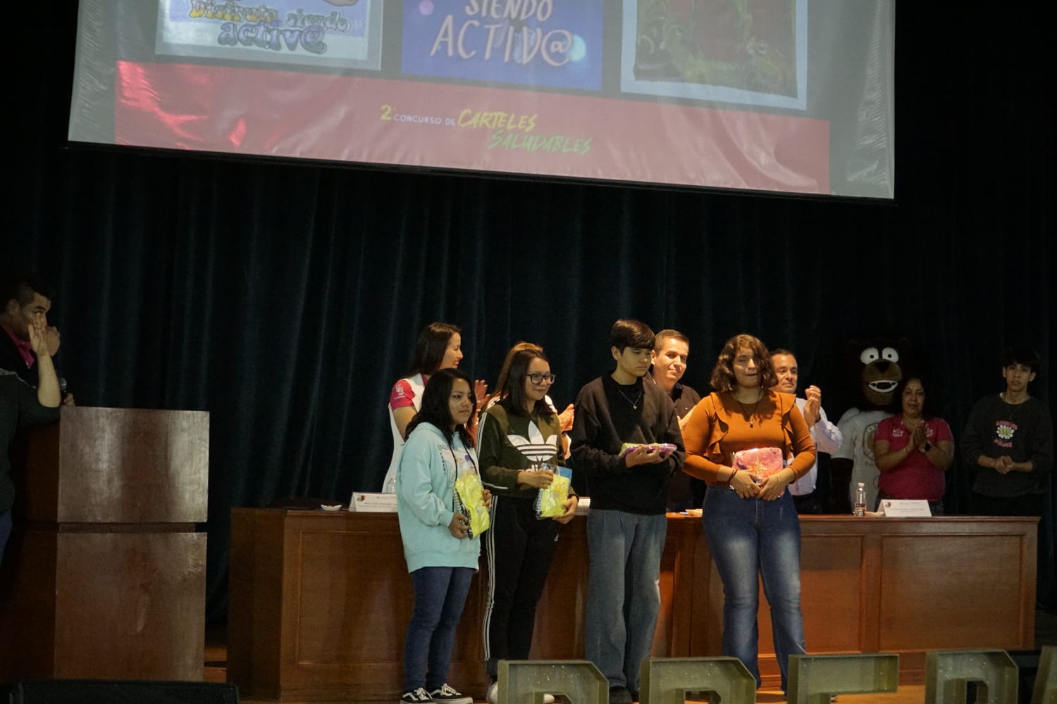 premian ganadores de concursos de Vida Saludable