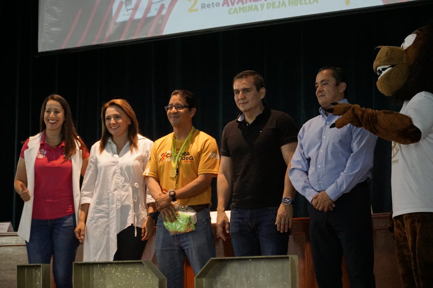 premian ganadores de concursos de Vida Saludable