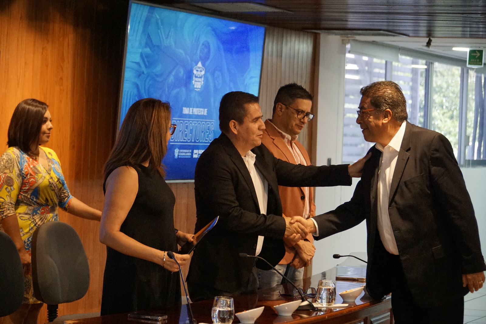 Autoridades del evento en presidium