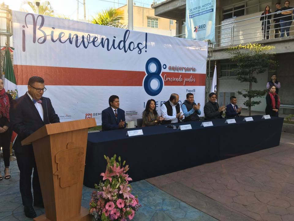 Autoridades del evento en presidium
