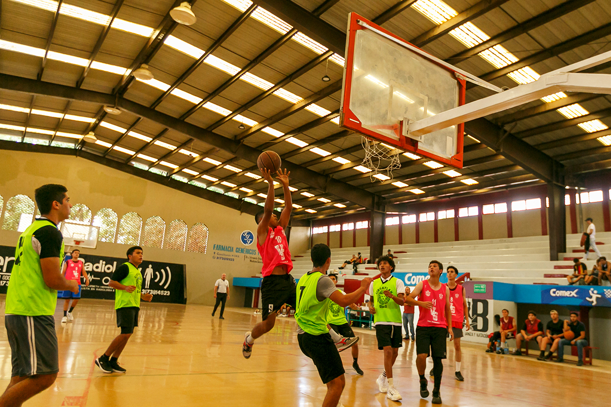 partido de baloncesto varonil