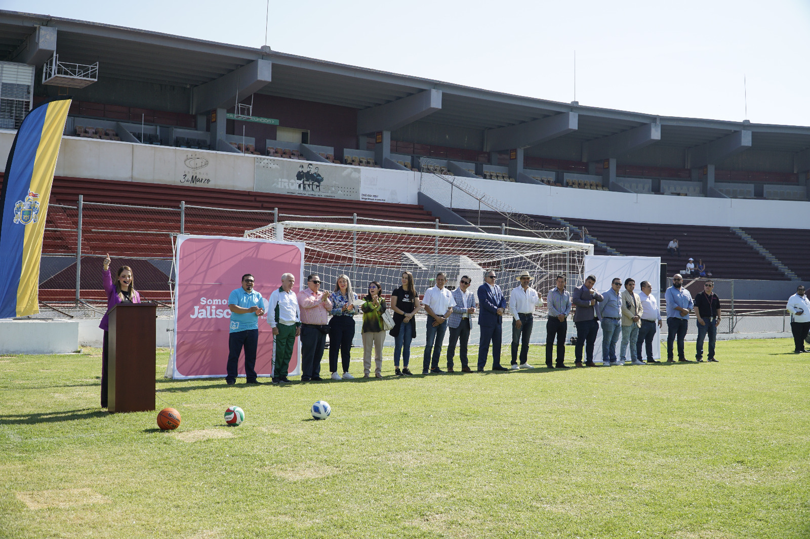 Autoridades del evento en el inicio de la actividad