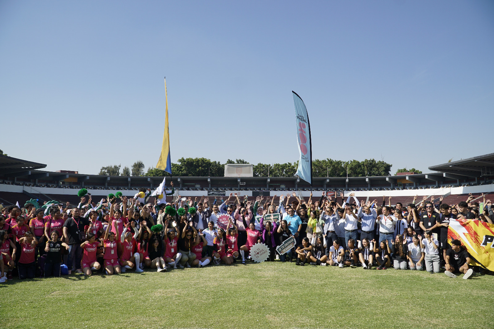 Autoridades del evento en el inicio de la actividad