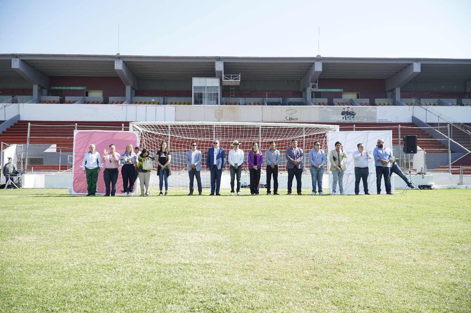 Autoridades del evento en el inicio de la actividad
