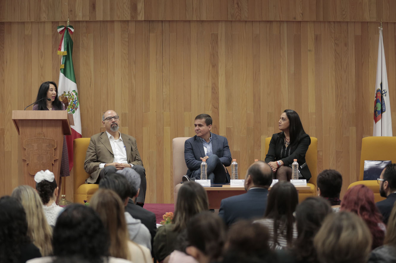 Integrantes del presidium en auditorio