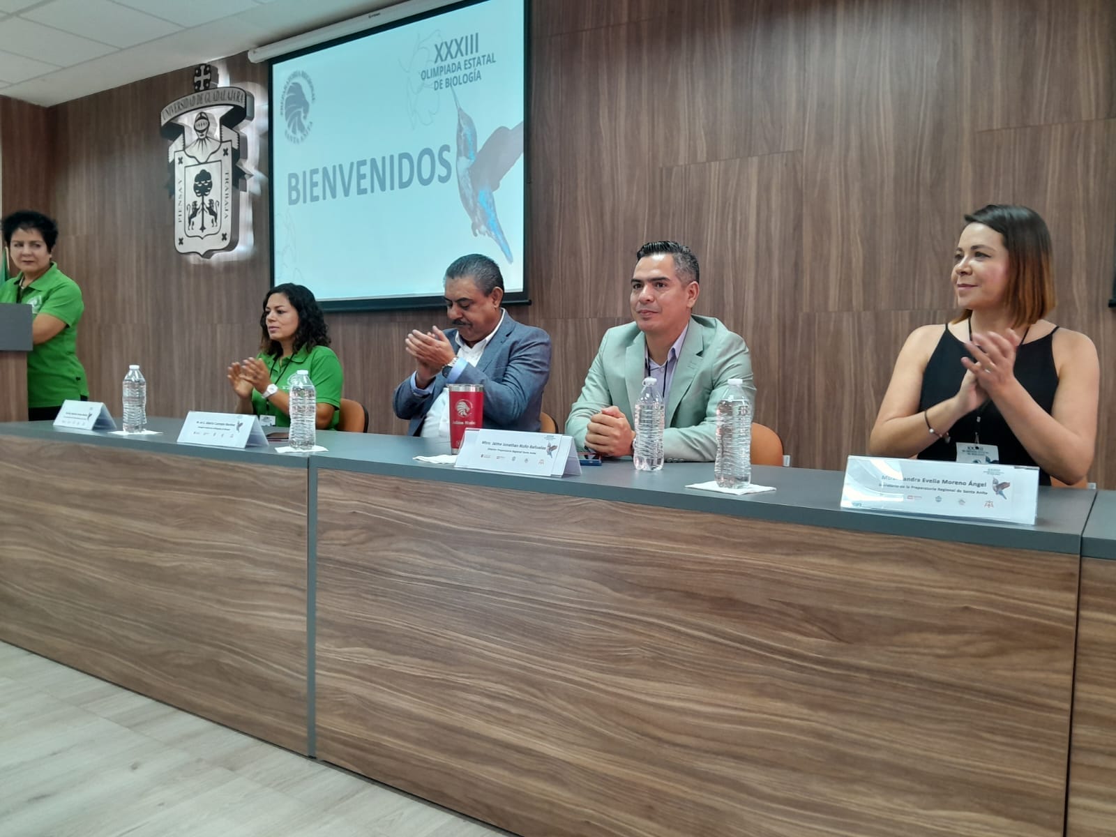 Autoridades del evento en presidium
