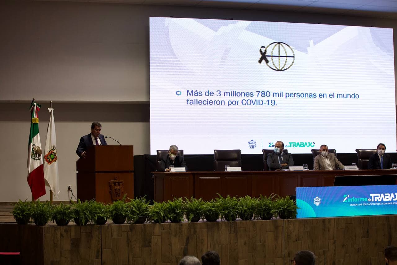 Autoridades del presidium