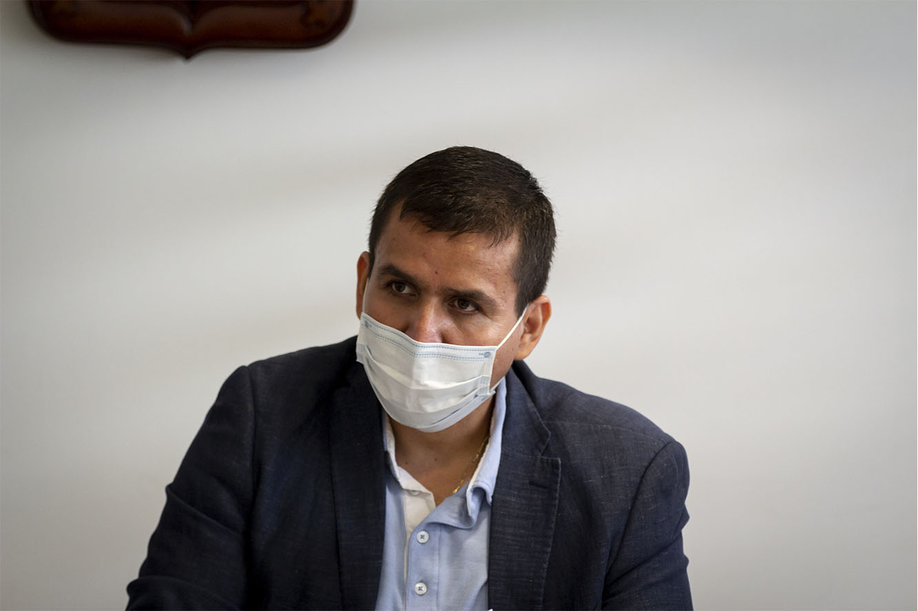 Maestro César Barba en sesión de cuems