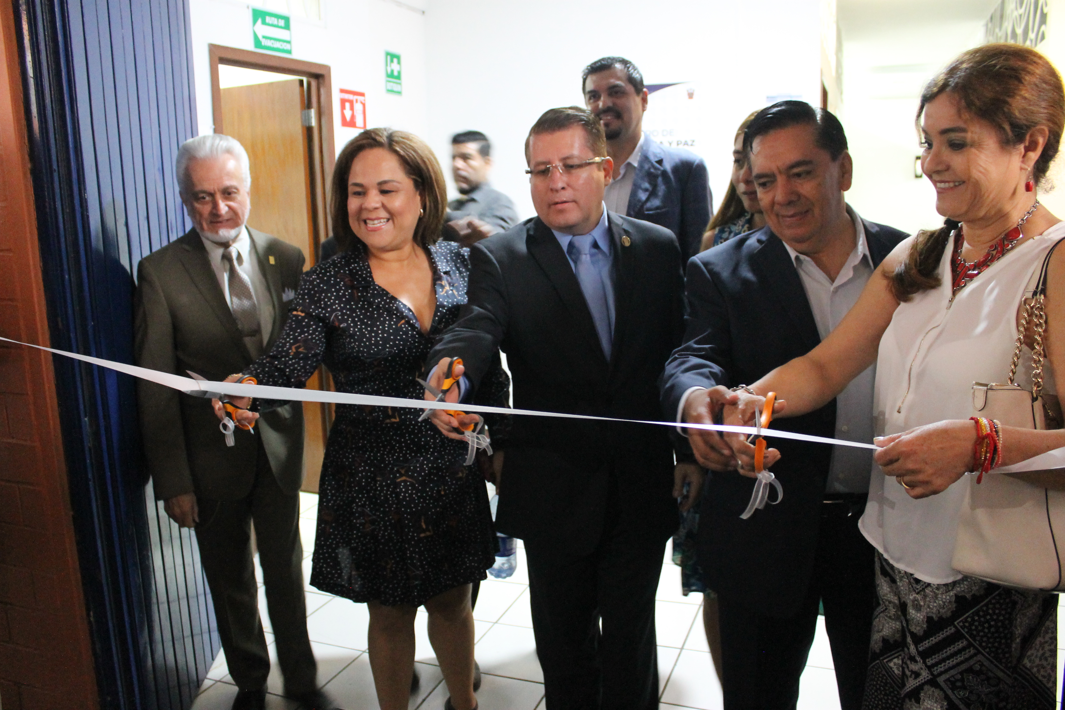 Autoridades del evento en instalaciones del plantel