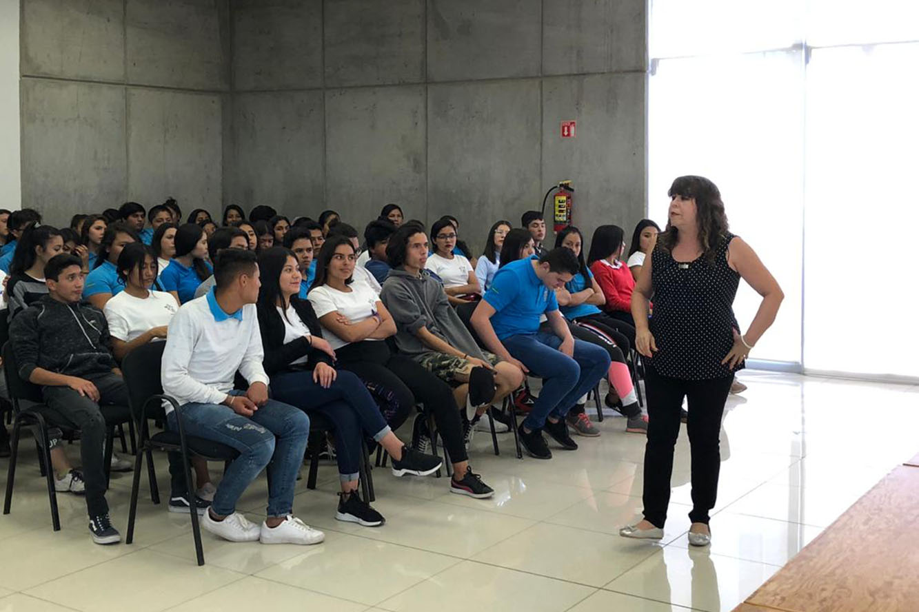 Alumnos en auditorio