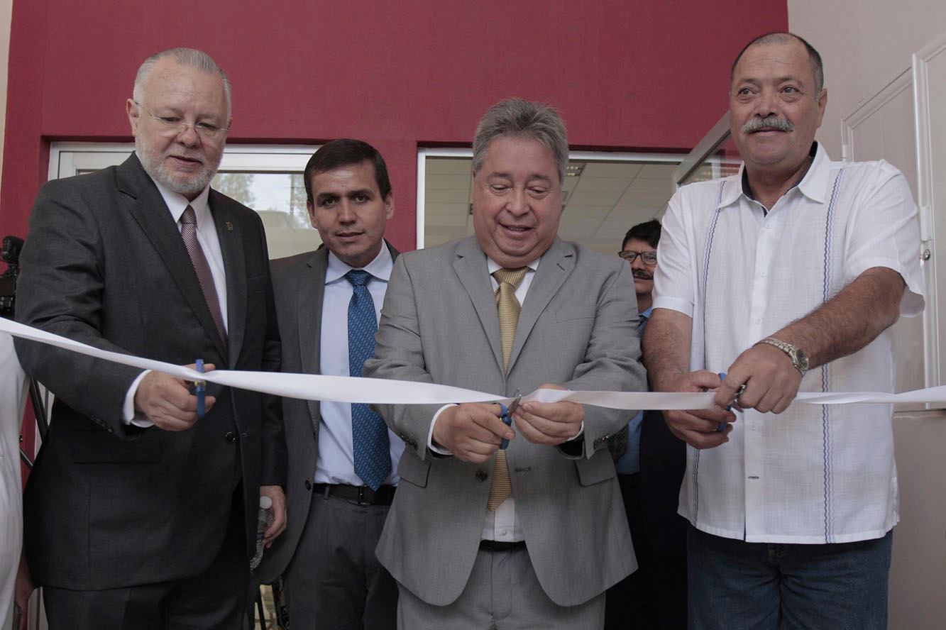 Autoridades del evento en instalaciones del plantel