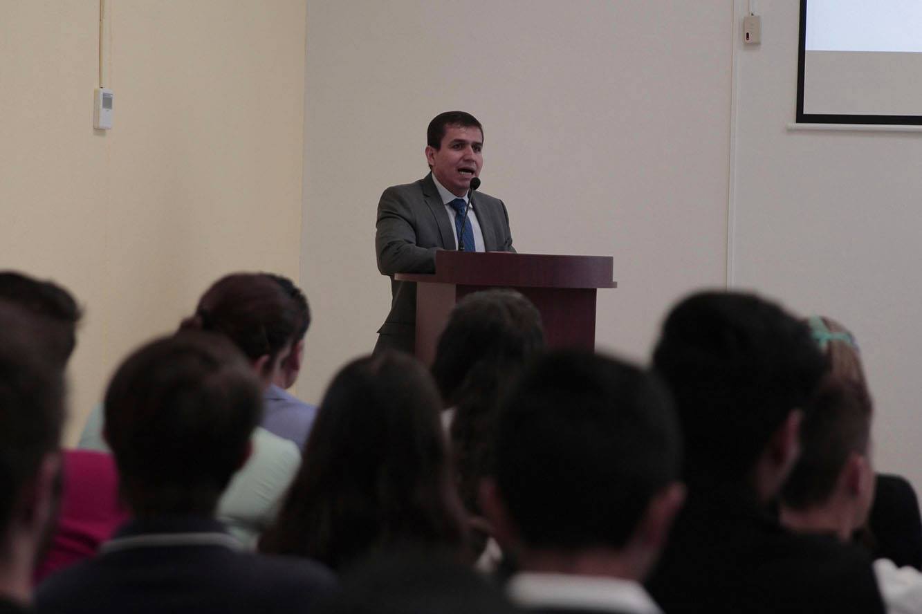 Autoridades del evento en instalaciones del plantel