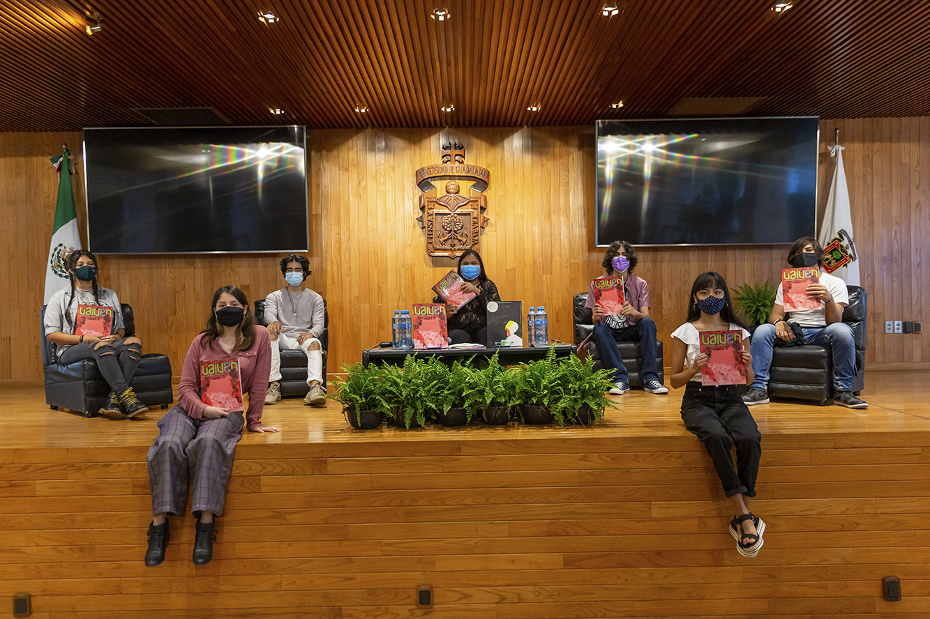 Participantes en la presentación de la revisata Vaivén del sems