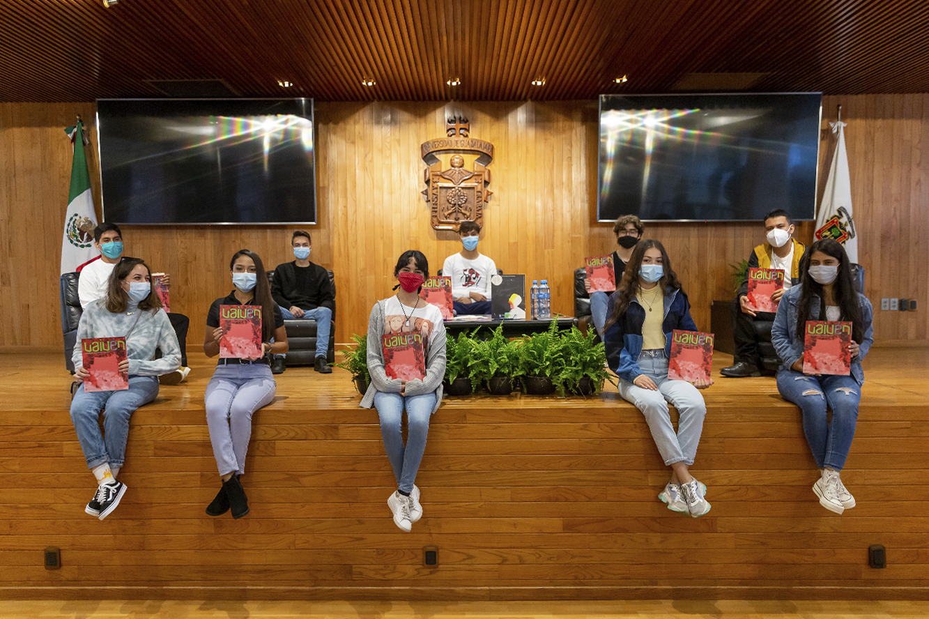 Participantes en la presentación de la revisata Vaivén del sems