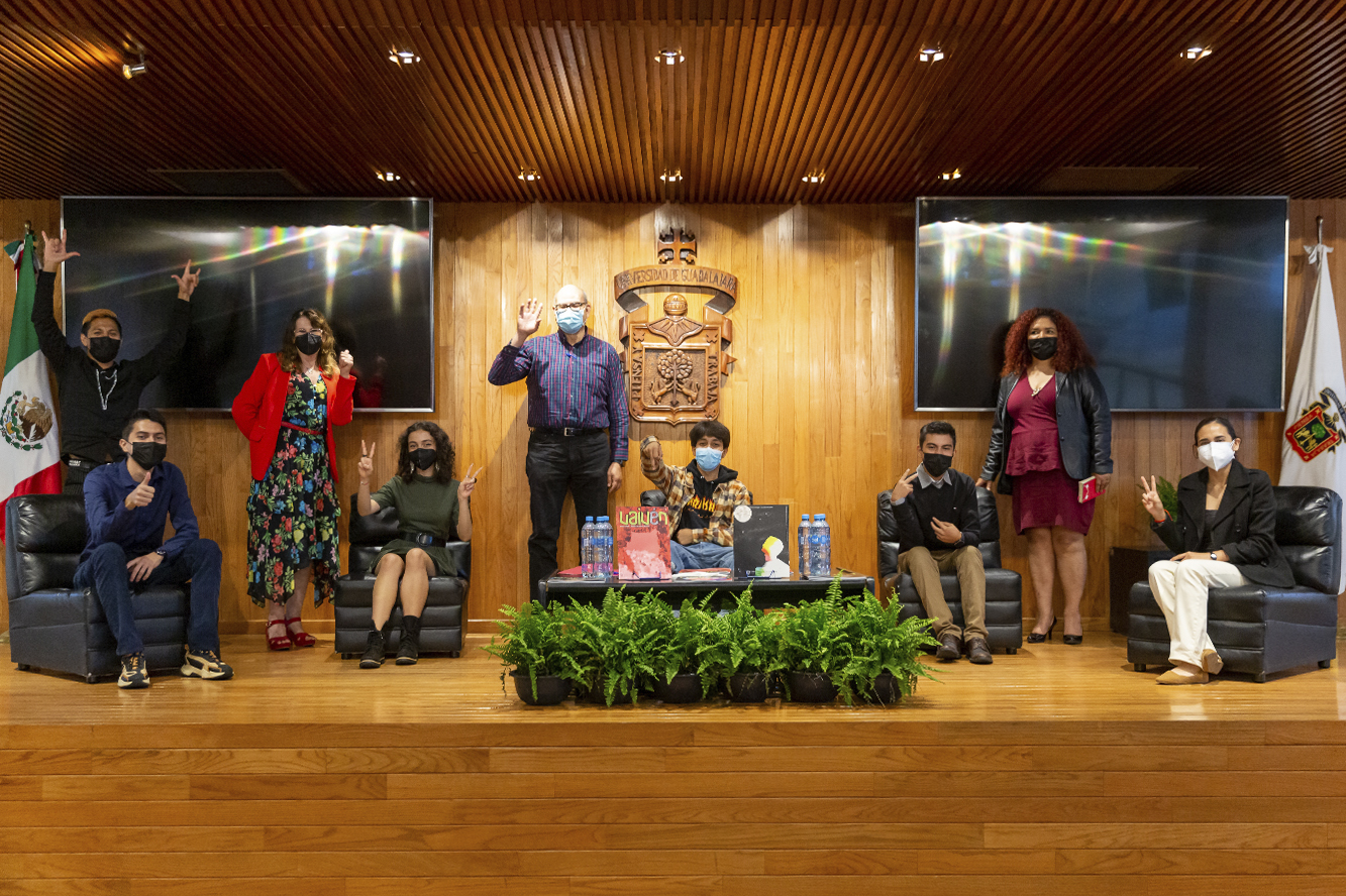 Participantes en la presentación de la revisata Vaivén del sems