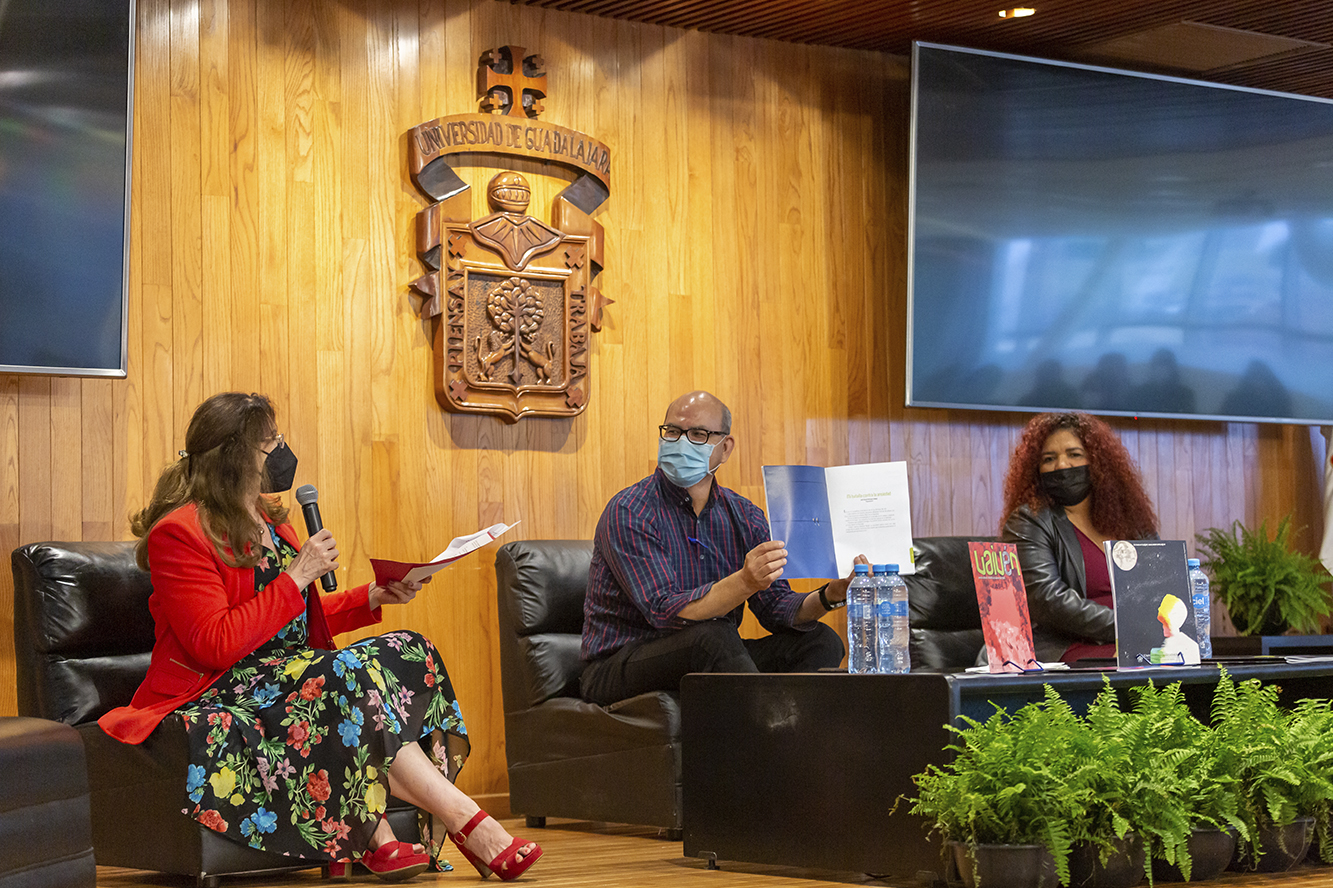 Participantes en la presentación de la revisata Vaivén del sems